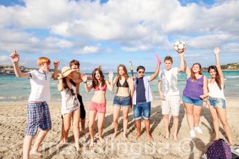 Študenti na pláži