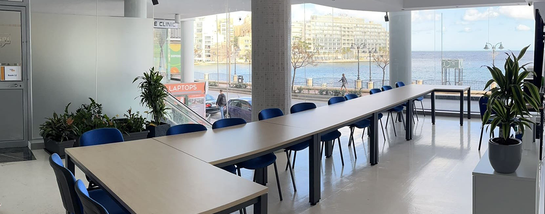 Učebny s výhledem na moře