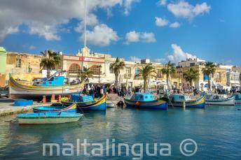 Lodě v rybářské vesničce na Maltě