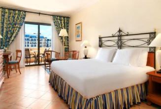 Pokoj v hotelu Hilton na Maltě